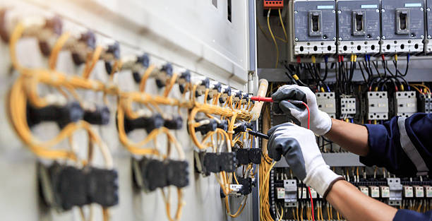 Professional Electrician technician working in Leslie, MI